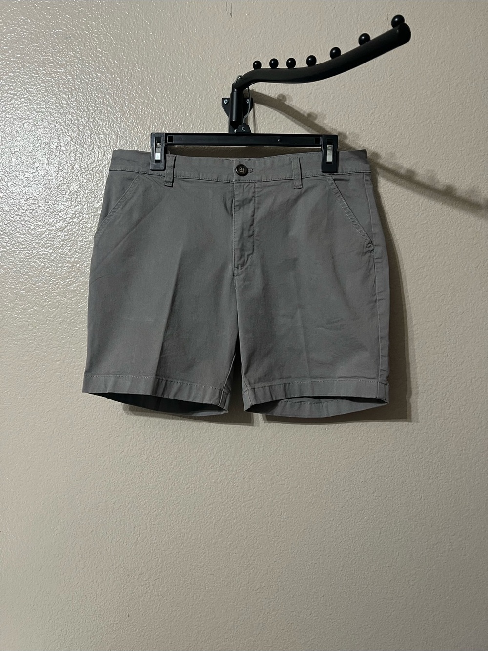 Chubbies “The steel grays” Men's Gray Flat Front Chino Shorts. Sz-33. 7” inseam